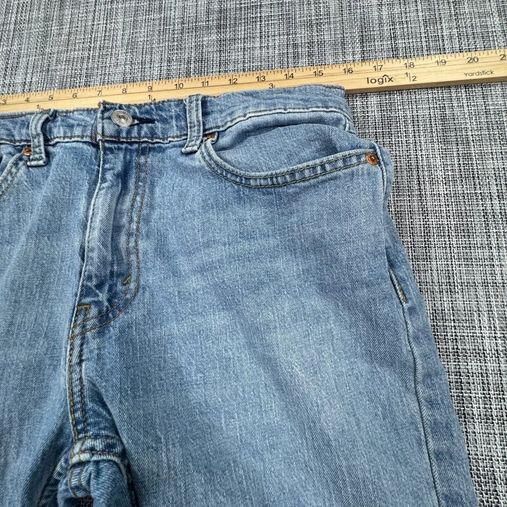Levis *orders ship